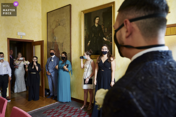 The bride arrives to the wedding ceremony in the mayor's office, Busto Garolfo 