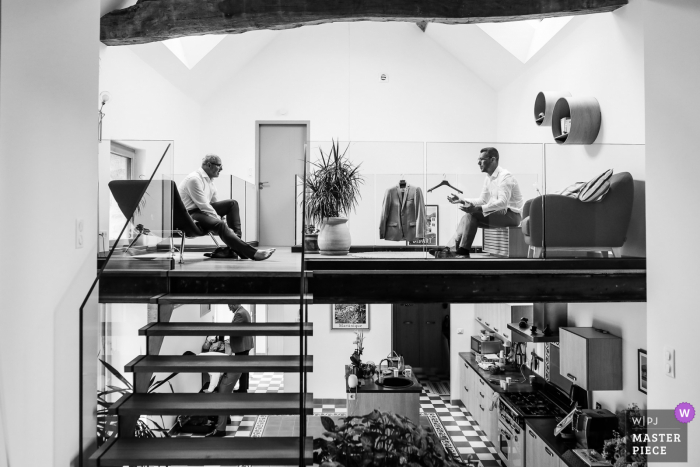 Fotografía de boda en Francia desde una casa de Borgoña Sesión de preparación antes de la ceremonia