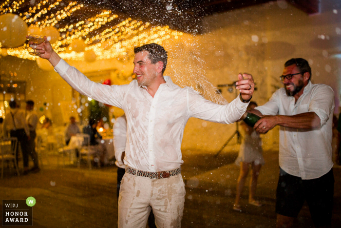 Imagem do casamento da festa do champanhe no local de recepção dos Pirineus Atlânticos