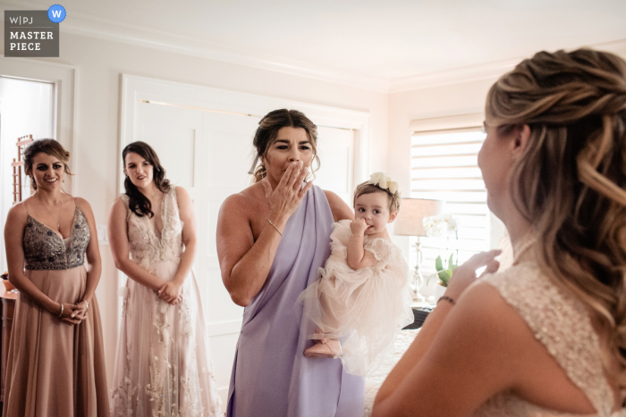 fotografia di matrimonio da una casa privata della Florida a Napoli del primo sguardo degli sposi