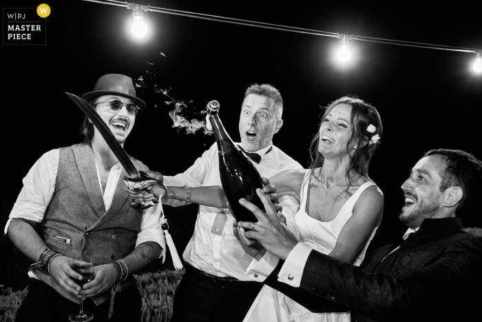 IT wedding photo from the reception at a villa in Certaldo - Tuscany - Open the prosecco IT wedding photo from the reception at a villa in Certaldo - Tuscany - Open the prosecco