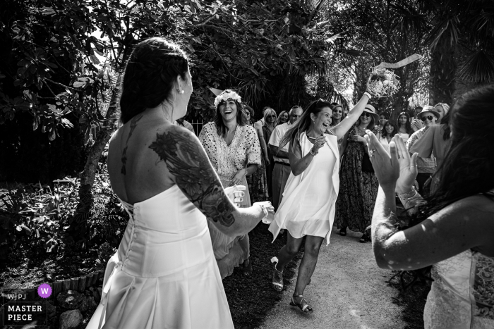 Throwing the bride's bouquet outdoor image from Domaine la Batie Throwing the bride's bouquet outdoor image from Domaine la Batie