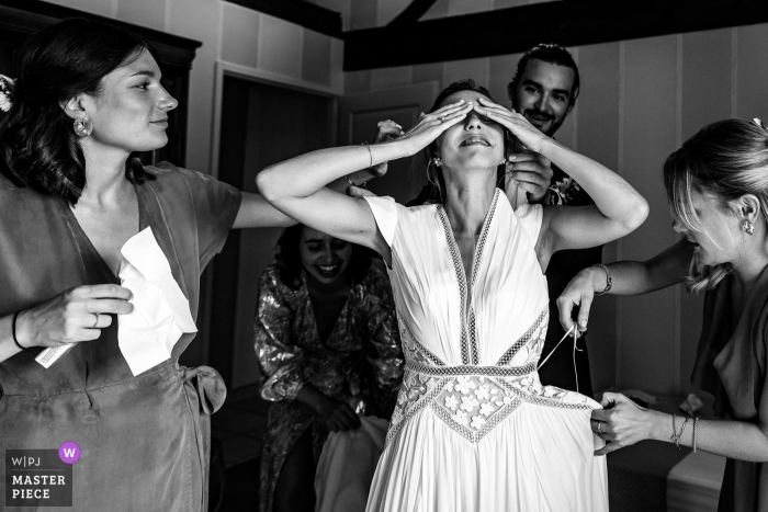 Auvergne-Rhône-Alpes bride getting ready with a lot of emotion when she puts on her dress at the hotel Auvergne-Rhône-Alpes bride getting ready with a lot of emotion when she puts on her dress at the hotel