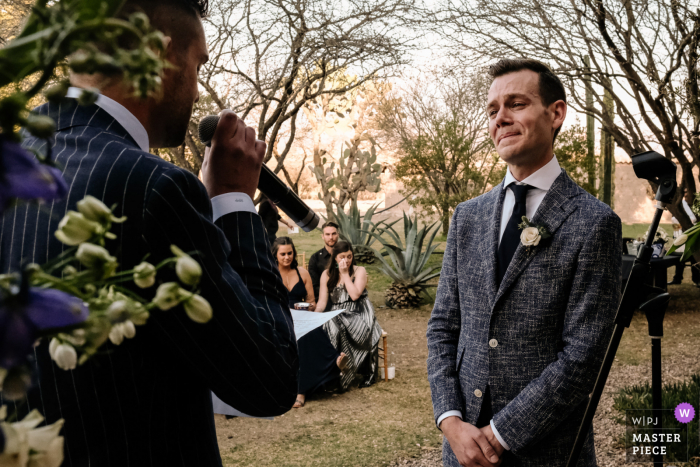 Bruidegom emotioneel tijdens geloften in San Miguel de Allende