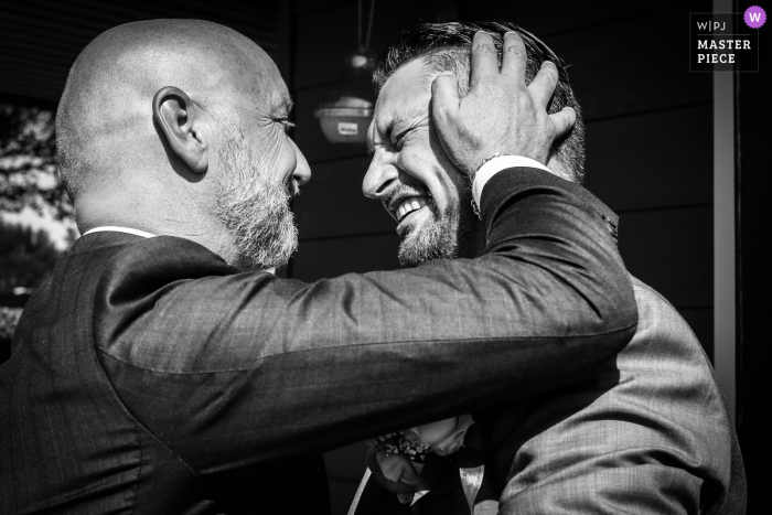 Emotional wedding image of the best friend of the groom and colleague in the same band at the Almere boathouse venue