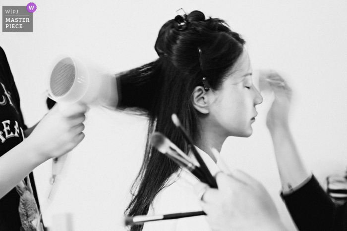 Fujian Hotel slow shutter image showing the Bridal makeup Fujian Hotel slow shutter image showing the Bridal makeup
