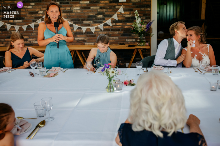 Image of the speech by the sister of the bride at the reception venue of Pollepleats Image of the speech by the sister of the bride at the reception venue of Pollepleats