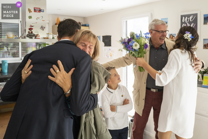 França casamento surpresa, os noivos anunciaram aos pais do noivo que se casariam hoje