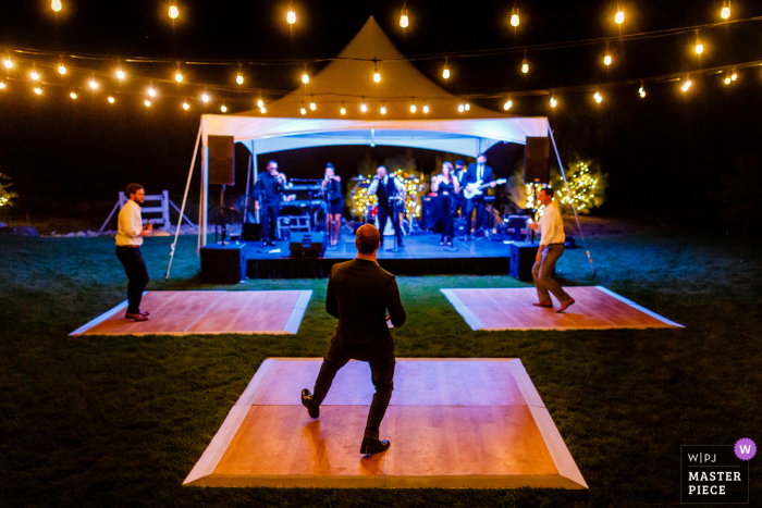 Diseños de Sundown, Littleton, CO Pistas de baile COVID para baile de un solo uso en la recepción de una boda