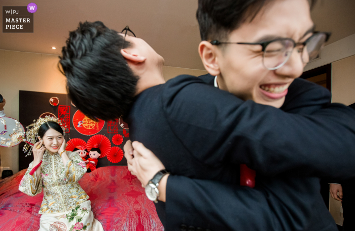 Foto de casamento em Hangzhou, China, dos homens que jogam o jogo