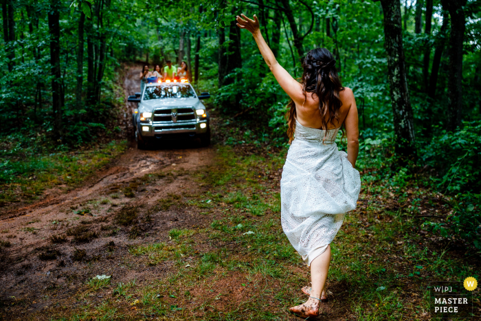 Colorado bride waves to the tow truck she called Colorado bride waves to the tow truck she called