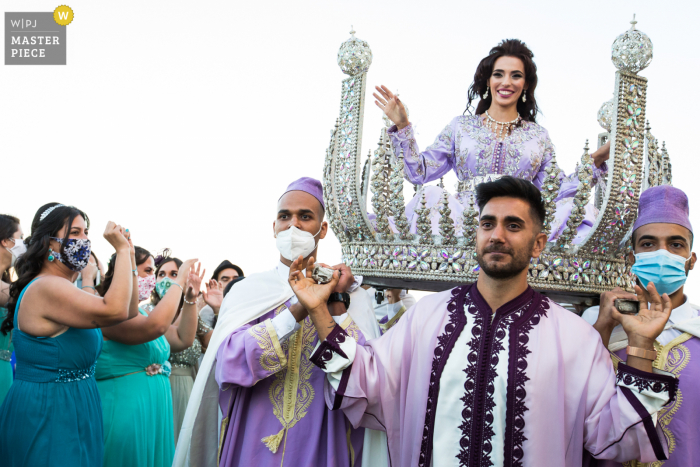 Photographie de mariage d'une cérémonie de mariage marocain à Tolède avec contraste de couleurs