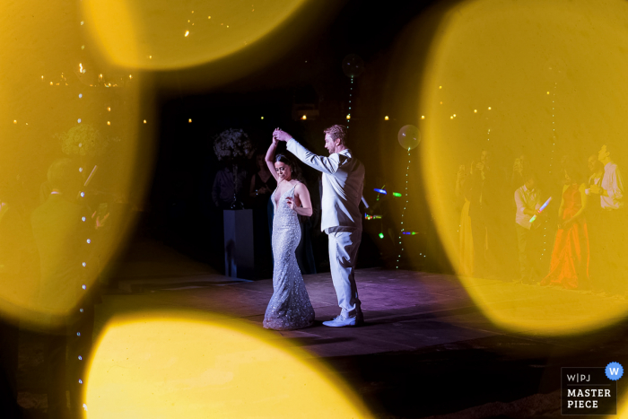 Foto de casamento da primeira dança em Las Caletas, Puerto Vallarta, México