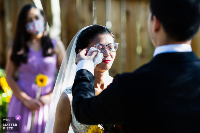 Fotografía de la boda de Oakland del novio y la novia: déjame secar las lágrimas de felicidad por ti