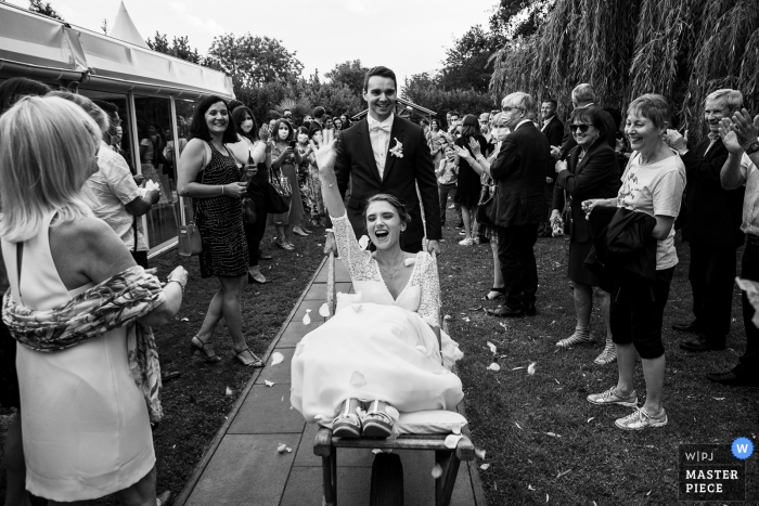 Clos de Longeville wedding image of the bride and groom arriving