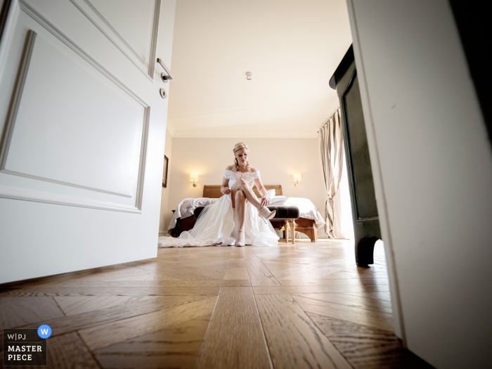 Photo by: <a href="https://www.wpja.com/contests/2020-v04/best-wedding-photographers/2602467">Massimiliano Beccati - Milano Milano</a> Villa Necchi alla Portalupa wedding image of the bride getting ready by putting on her shoes