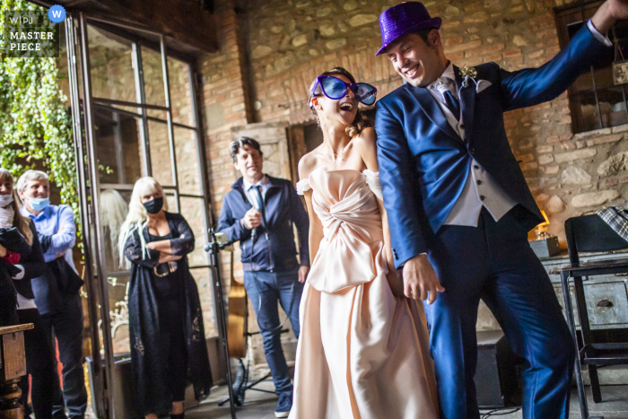 fotografía de boda en carate brianza - recepción durante un baile de boda muy especial