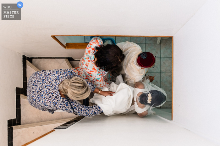 Photo by: <a href="https://www.wpja.com/contests/2020-v05/best-wedding-photographers/2606660">Sylvain Garderes - Beost </a> France wedding photo from Romans-sur-Isère of The bride going down the stairs