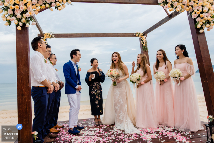 Fotografia de casamento do Vietnã - o momento de dar alianças é o momento mais feliz