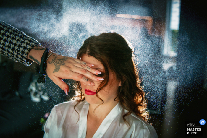 Photo by: <a href="https://www.wpja.com/contests/2020-v05/best-wedding-photographers/2610038">Andreas Pollok - Hemsbach Baden-Württemberg</a> Wedding photo from Darmstadt - getting ready photo of the bride