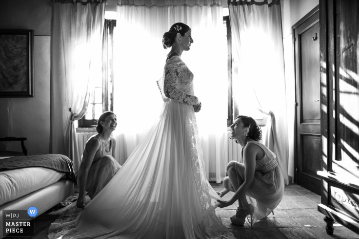 Relais Borgo Ortaglia, Montepulciano, Italy wedding photograph of the bride getting ready