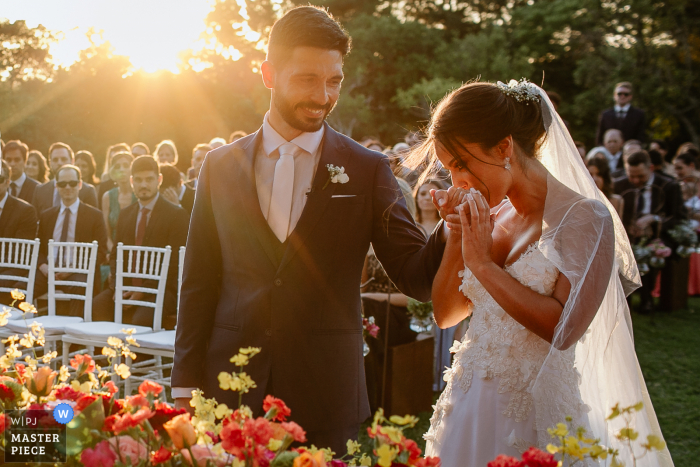 Alameda FIgueira, Cachoeirinha, Brasil foto de boda de los novios durante la ceremonia al aire libre