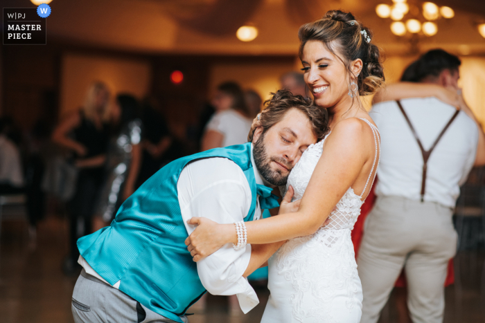 Ohio Ricevimento foto di matrimonio di un tenero amorevole divertimento sulla pista da ballo