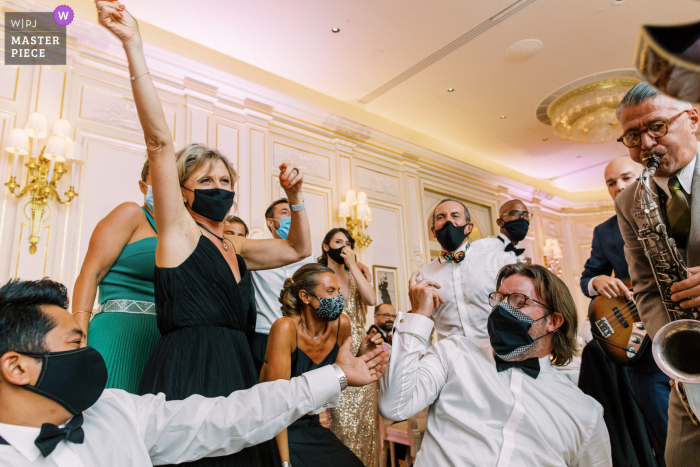 Hotel Ritz Paris huwelijksfotografie van het feest tijdens het diner met livemuziek