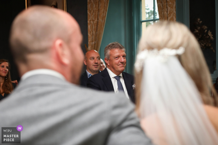 Kasteel Wijenburg Echteld wedding photo of the father of the bride giving a pleasant look