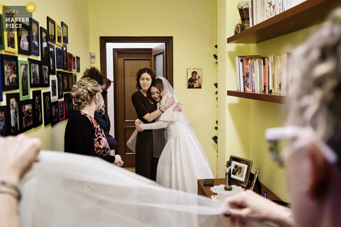 Legnano, Italië huwelijksfotografie van de Getting ready at home