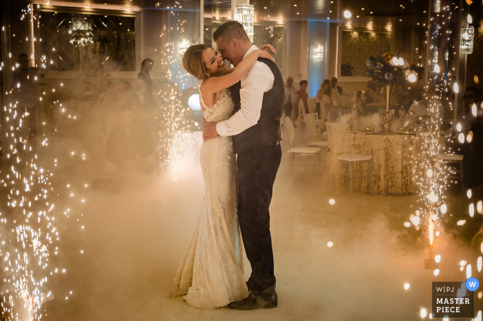 Gotse Delcheve: a melhor fotografia de casamento do Hotel Baroto, mostrando uma foto de uma Primeira Dança da Bulgária