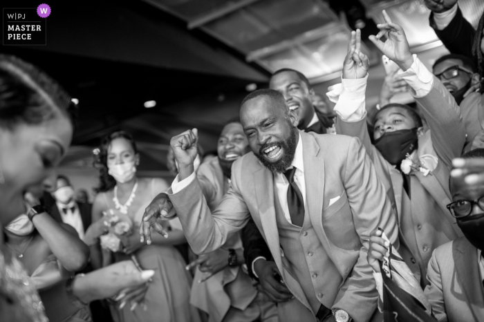 Best wedding photography from Baltimore showing a pic in BW of bride and groom intro dancing 