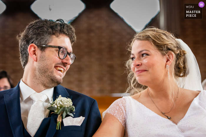 Um fotógrafo holandês de reportagens de casamento em Maassluis criou esta imagem de Lágrimas durante a cerimônia