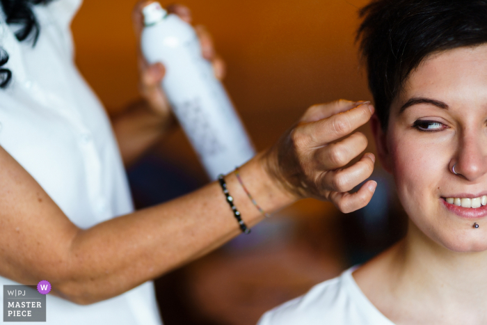 Gorizia, Itália, fotografia de casamento na sessão de penteado nupcial