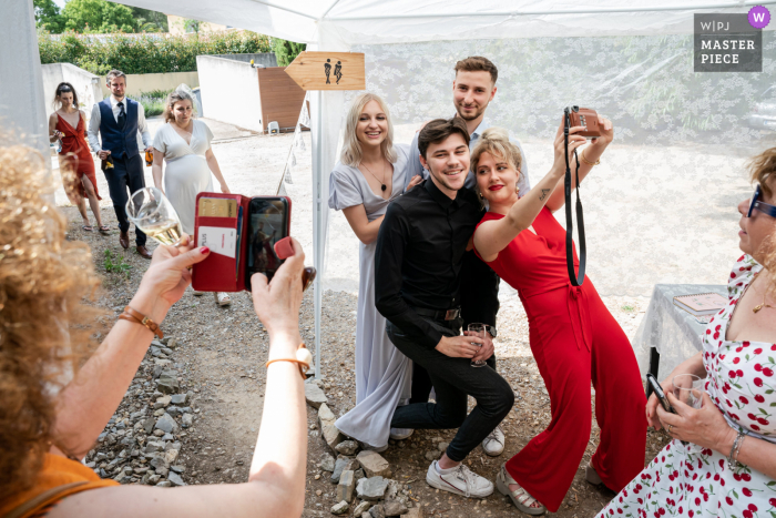 Montpellier, Frankrijk, openluchthuwelijksreceptie, bekroonde foto die veel camera's ter plaatse heeft opgenomen