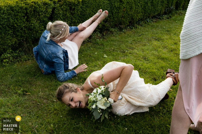 View this action-packed moment wedding picture at the Chateau de Beaujeu showing the bouquet was Caught