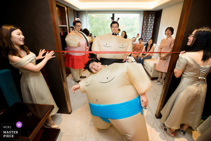 View this Hangzhou pressing moment wedding picture of the Games at the reception in China View this Hangzhou pressing moment wedding picture of the Games at the reception in China