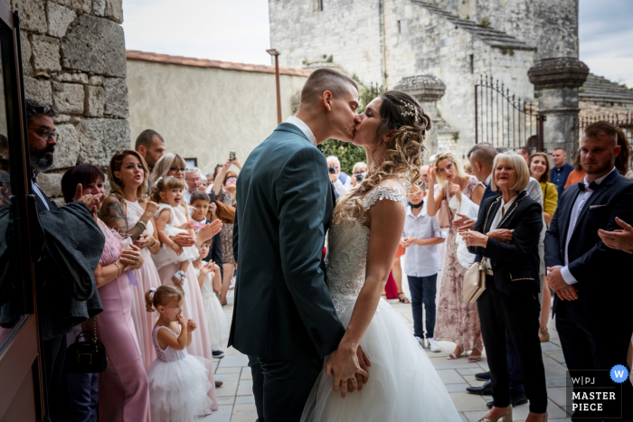 A France documentary wedding photographer at a town hall captured this picture of the kiss of the exit A France documentary wedding photographer at a town hall captured this picture of the kiss of the exit