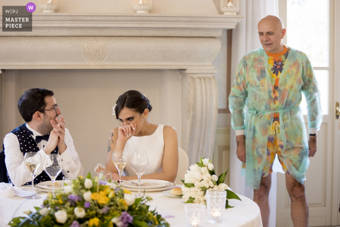 Fotografía vergonzosa del lugar de la boda en Lombardía de padre e hija Fotografía vergonzosa del lugar de la boda en Lombardía de padre e hija