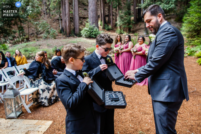 Melhor fotografia de casamento de um local de Ben Lomond, Waterfall Lodge and Retreat mostrando os guardas de segurança mais bonitos e profissionais