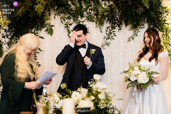 Mejor foto documental de boda de The Millhouse Slane en Irlanda del novio sudando en la ceremonia