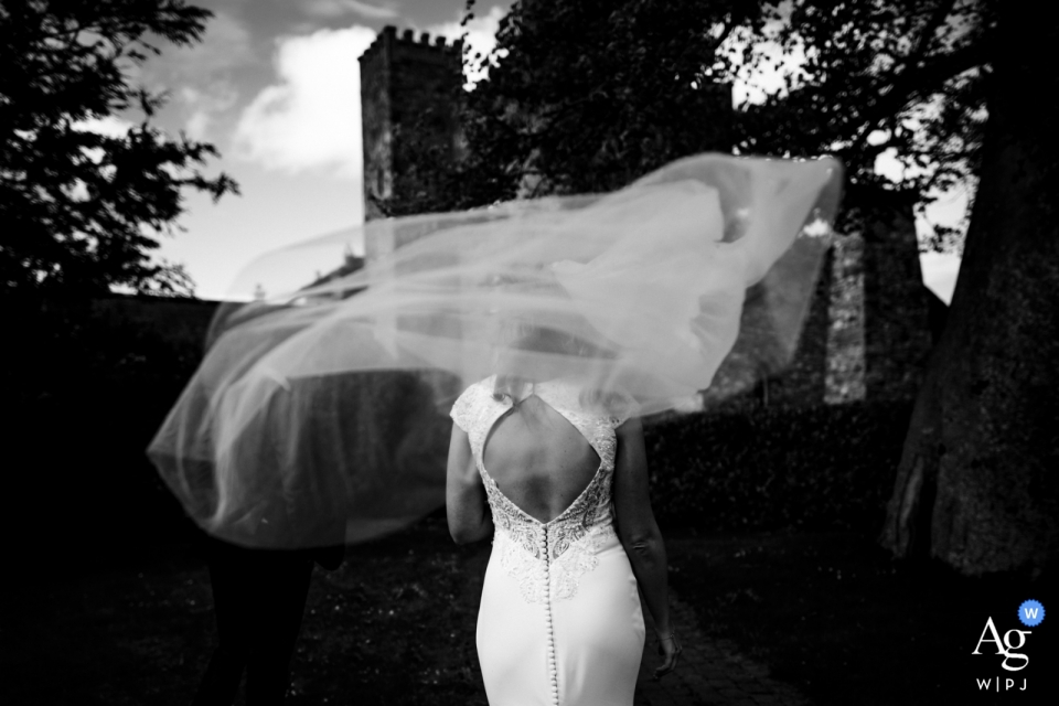 Zdjęcie: <a href="https://www.wpja.com/photos/artistic-wedding-photographers/2454351"> Annie Kheffache - Dun Laoghaire Dublin Annie Kheffache jest artystycznym fotografem ślubnym z Dublina