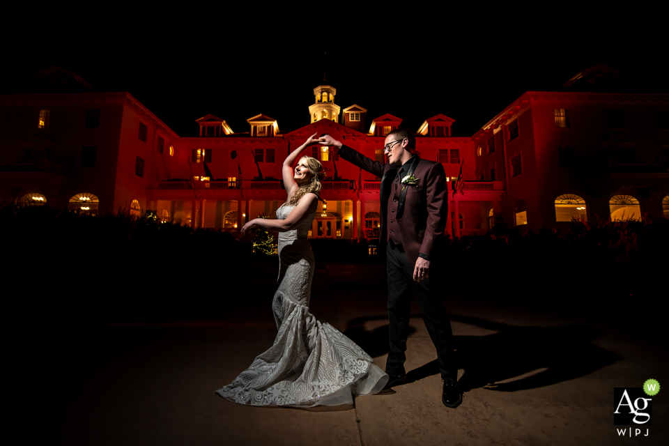 Sposi allo Stanley Hotel - Fotografia del giorno del matrimonio presso la sede