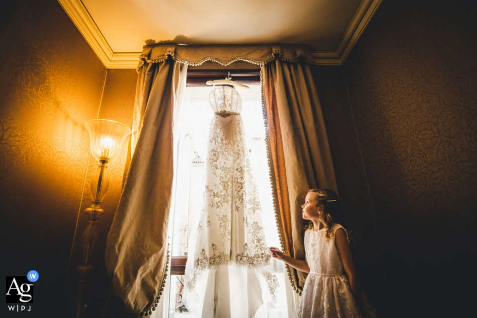 Hotel ca' Sagredo Venice photo during getting ready | Dress hanging with the young, little flowergirl Hotel ca' Sagredo Venice photo during getting ready | Dress hanging with little girl