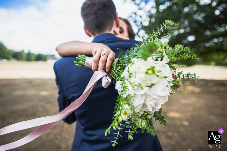 Immagine del matrimonio del Domaine de la Butte Ronde che mostra il bouquet della sposa