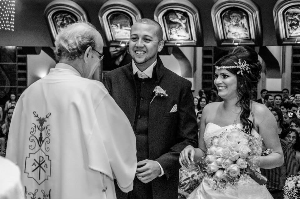 Paróquia Espirito Santo - Mitra Diocesana de São José dos Campos wedding image in BW of the couples ceremony São José dos Campos - SP wedding ceremony photography in black and white