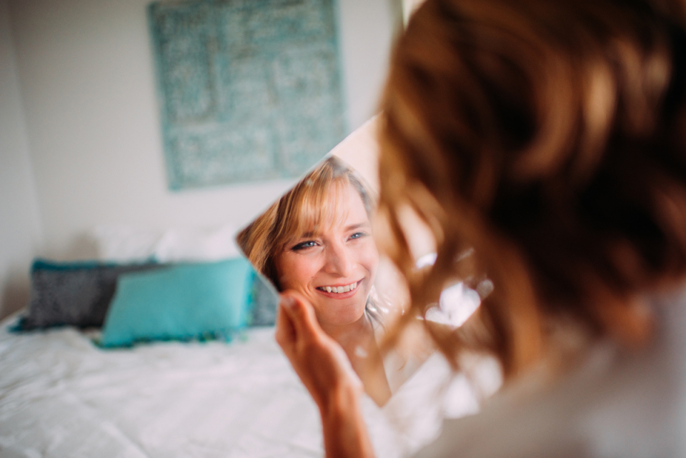 Pittsburgh, PA bride getting ready picture at Cafe Du Jour Cafe Du Jour, Pittsburgh, PA bridal image of getting ready prep session using hand held mirror