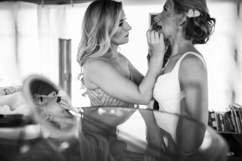 Bride Getting Ready Photo by a Des Moines, Iowa Wedding Photographer Getting Ready Photography by Des Moines, IA Wedding Photographer