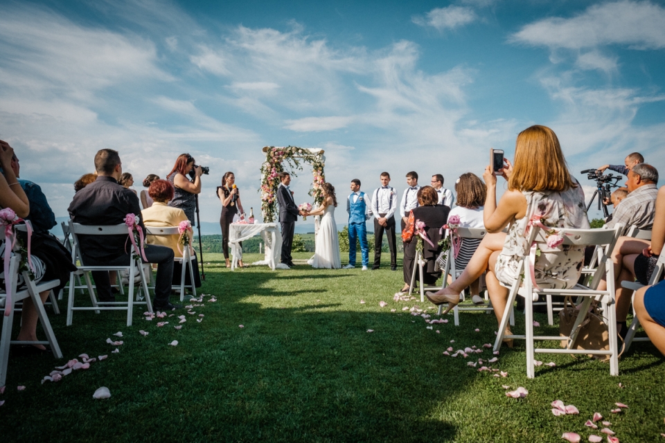 Villa Ekaterina | Sofia, Bulgarie Villa Ekaterina Photographie de mariage lors de vœux de cérémonie en plein air | Vakarel, Sofia, Bulgarie