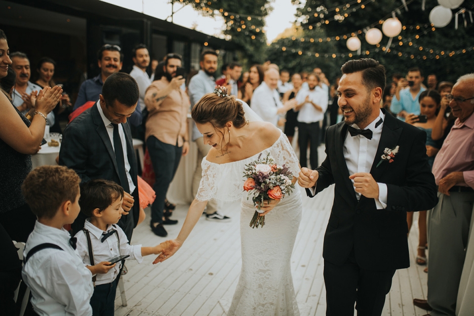Istanbul Documentary Wedding Photography after the Ceremony Kuzguncuk Yanık Mektep, İstanbul Wedding Documentary Photography